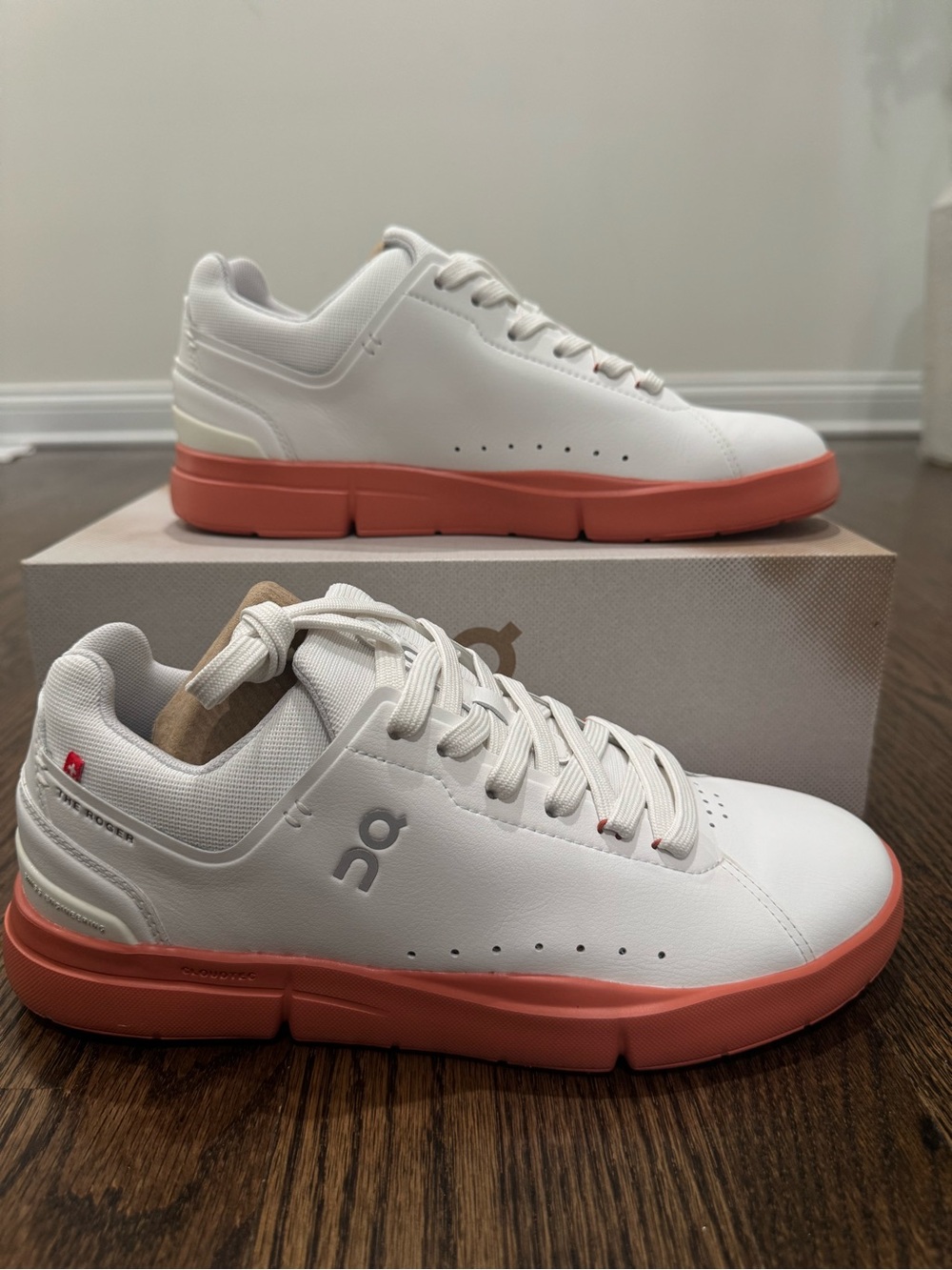 On Cloud The Roger’s Advantage Running White / Canyon Sneakers Swiss Preformance